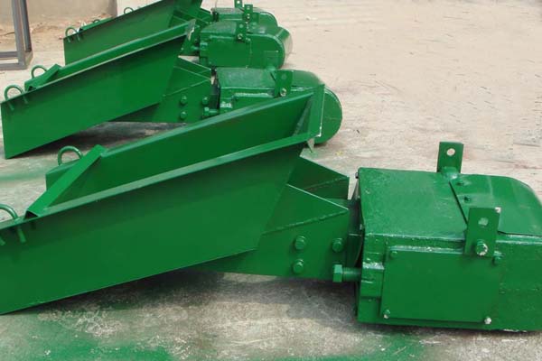 關(guān)注電磁振動(dòng)給料機(jī)在使用中需要注意的事項(xiàng)